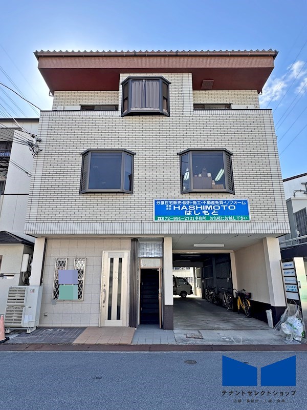 貸店舗・事務所　八尾市 中田３丁目　路面店　広さ約１０坪　辻ビル リビング