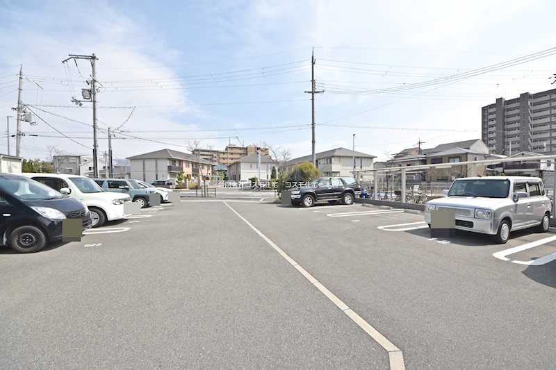 プレセアコート花園　B棟 駐車場