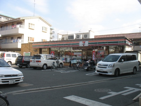 藤和八尾駅前ホームズ(安中町) コンビニ