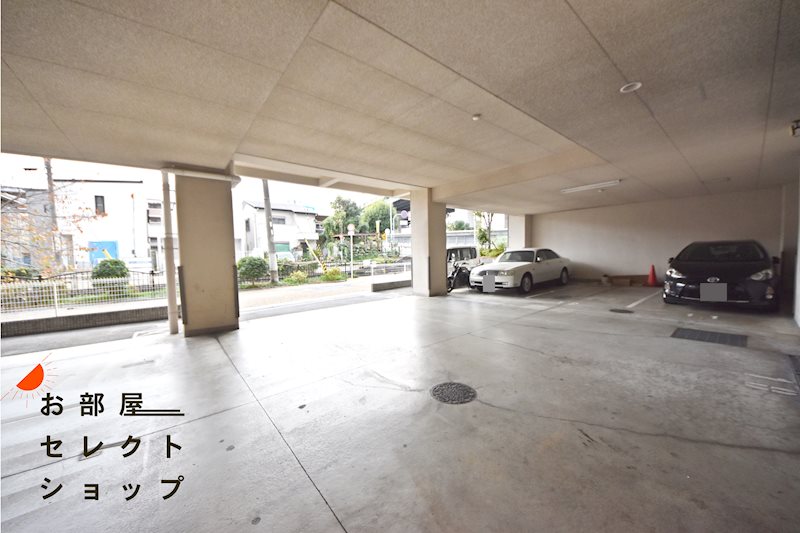 リバーサイド金岡五番館 駐車場
