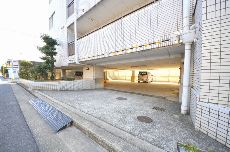 サンライト青山 駐車場