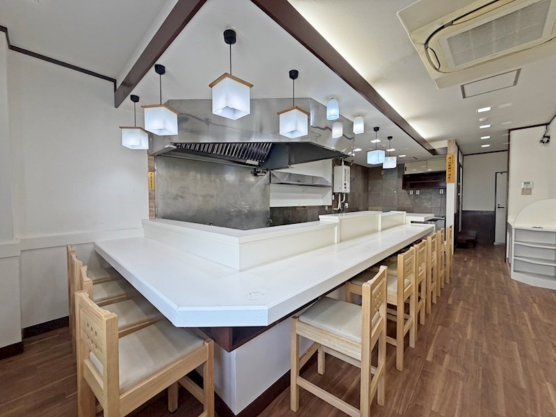 貸店舗・事務所 八尾市 光南町1丁目 広さ約14坪 ラーメン屋跡 居抜き 沼卯ビル 外観
