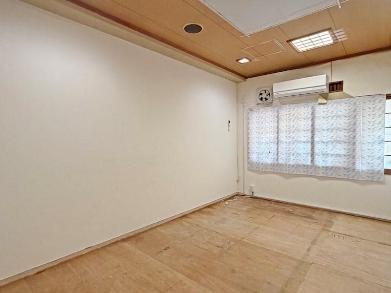 貸店舗・事務所　八尾市 光南町1丁目　広さ約１４坪　ラーメン屋跡　居抜き　沼卯ビル その他