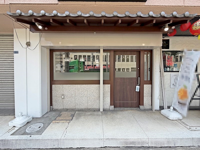 貸店舗・事務所　八尾市 光南町1丁目　広さ約１４坪　ラーメン屋跡　居抜き　沼卯ビル 玄関