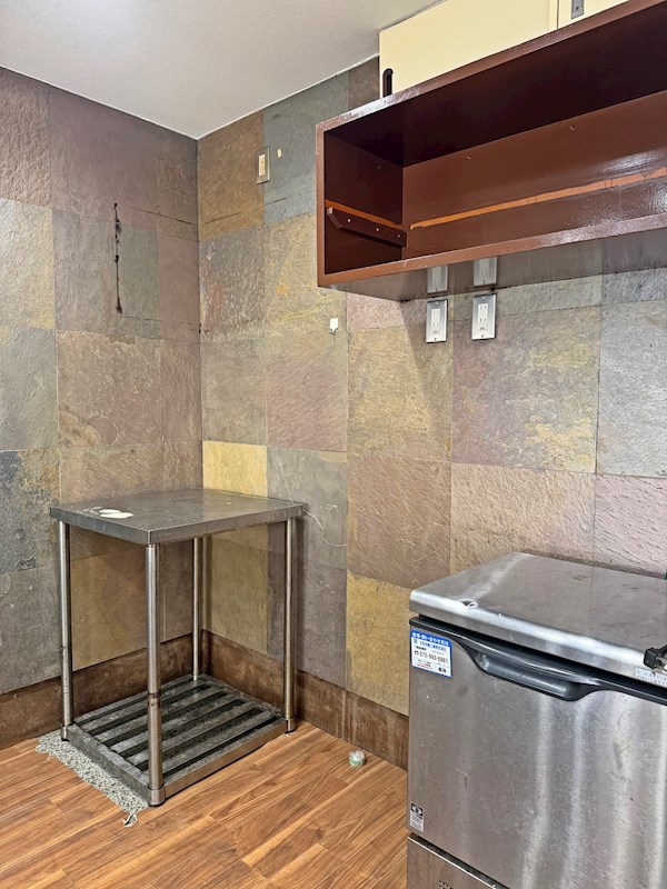 貸店舗・事務所　八尾市 光南町1丁目　広さ約１４坪　ラーメン屋跡　居抜き　沼卯ビル その他