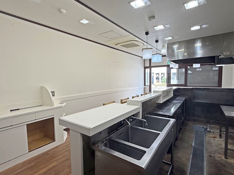貸店舗・事務所　八尾市 光南町1丁目　広さ約１４坪　ラーメン屋跡　居抜き　沼卯ビル その他