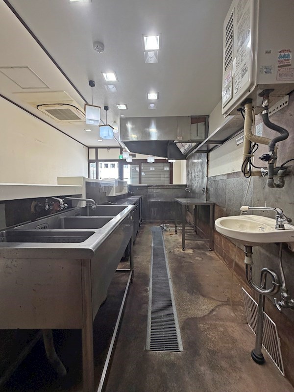 貸店舗・事務所　八尾市 光南町1丁目　広さ約１４坪　ラーメン屋跡　居抜き　沼卯ビル その他