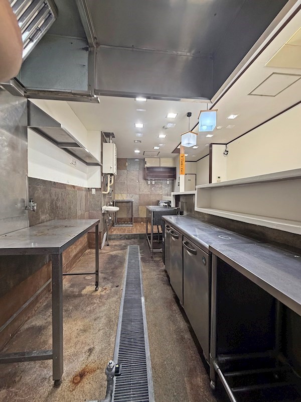 貸店舗・事務所　八尾市 光南町1丁目　広さ約１４坪　ラーメン屋跡　居抜き　沼卯ビル その他