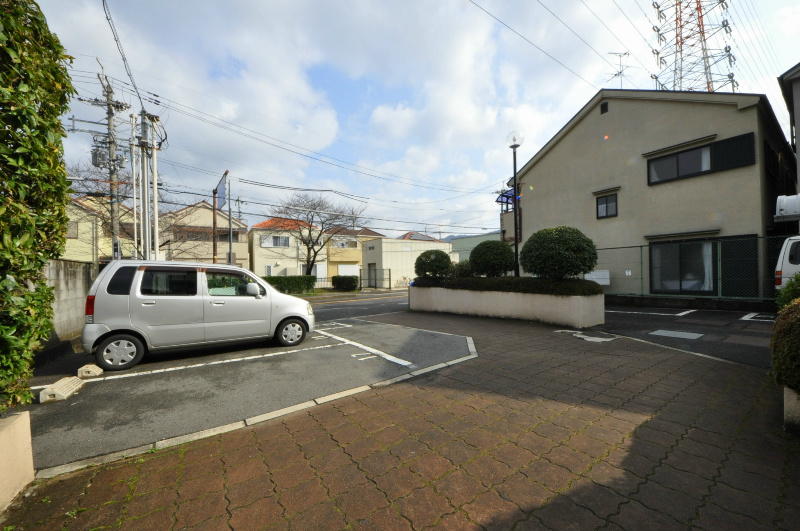 グランドハイツ春日台 駐車場