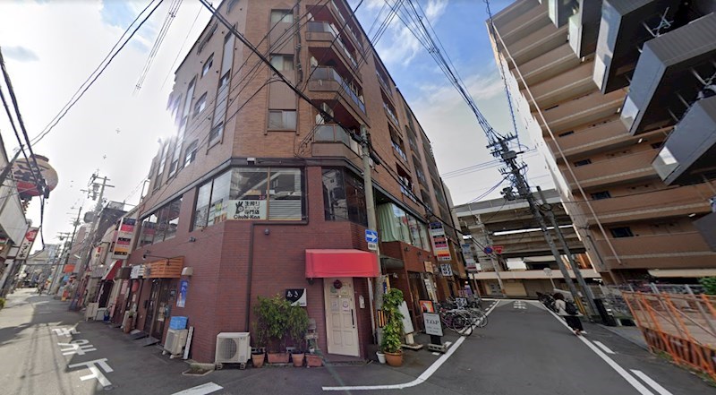 貸店舗・事務所　東大阪市 足代新町　広さ約１７坪　お好み焼き屋跡　重飲食相談　ロータリープロピオ 玄関