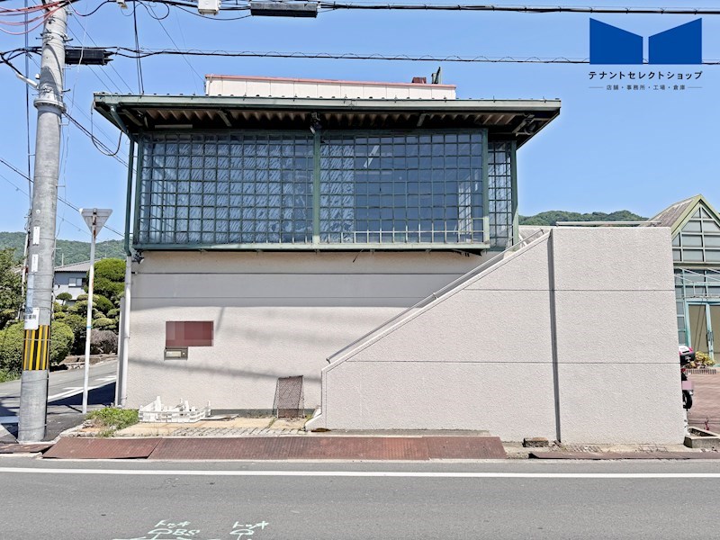貸倉庫・事務所　八尾市 郡川３丁目　広さ延べ約１８４坪　駐車スペース複数台有り　旧１７０号線沿い その他