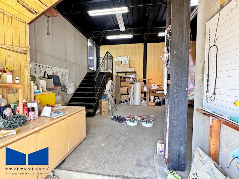 貸倉庫・事務所　八尾市 郡川３丁目　広さ延べ約１８４坪　駐車スペース複数台有り　旧１７０号線沿い その他