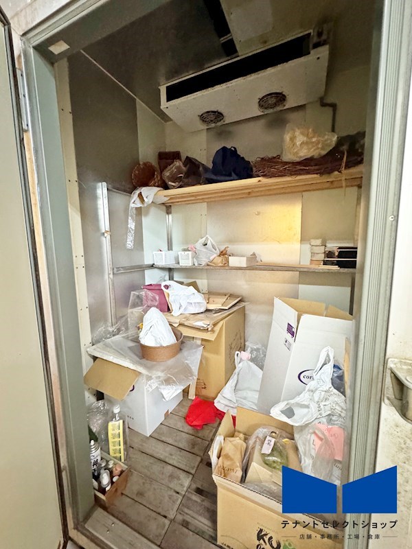 貸倉庫・事務所　八尾市 郡川３丁目　広さ延べ約１８４坪　駐車スペース複数台有り　旧１７０号線沿い その他
