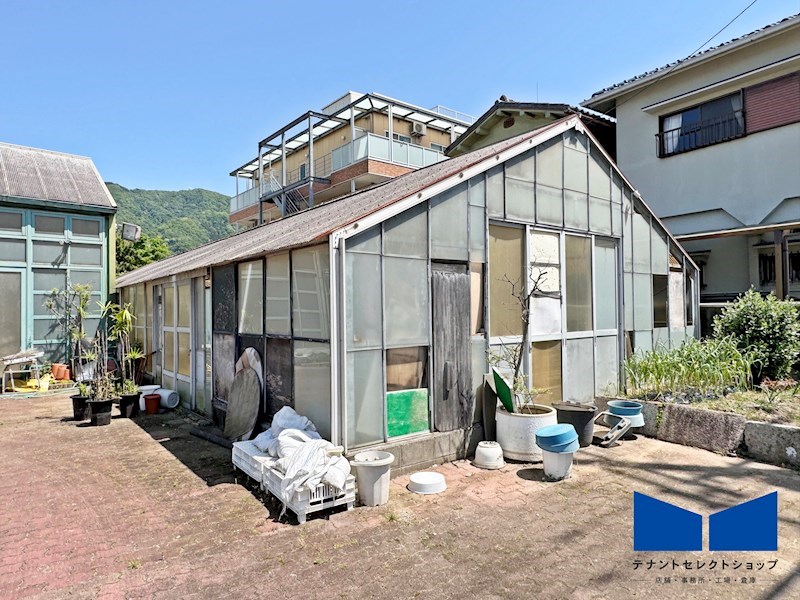 貸倉庫・事務所　八尾市 郡川３丁目　広さ延べ約１８４坪　駐車スペース複数台有り　旧１７０号線沿い その他