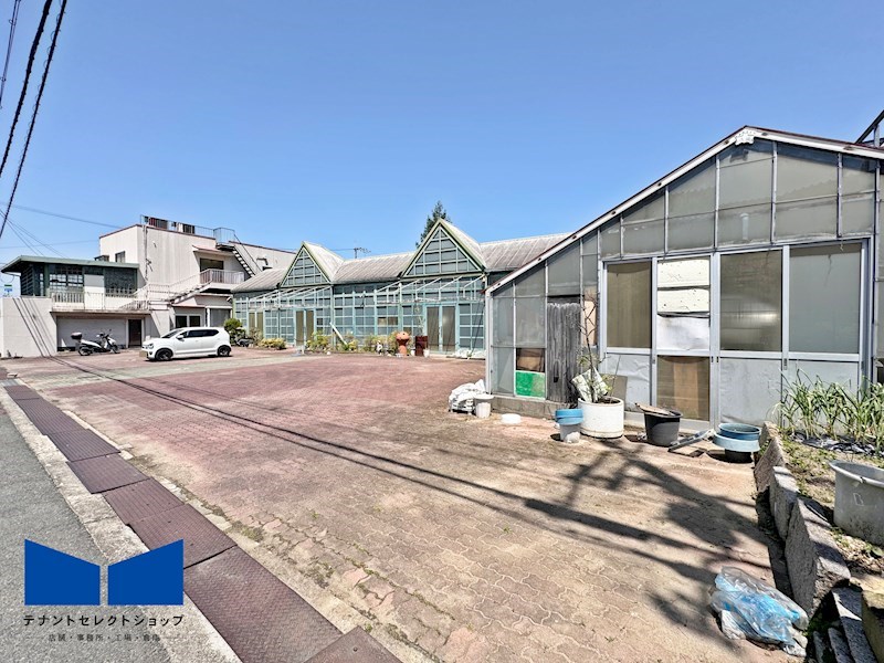 貸倉庫・事務所　八尾市 郡川３丁目　広さ延べ約１８４坪　駐車スペース複数台有り　旧１７０号線沿い その他