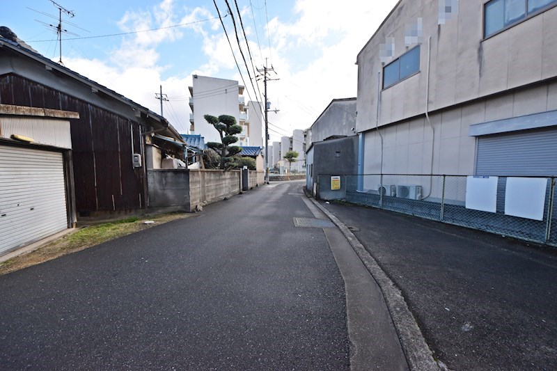 貸倉庫・作業所　八尾市 桂町６丁目　広さ延べ約２７３坪　駐車スペース・リフト付き　３棟セット貸し その他
