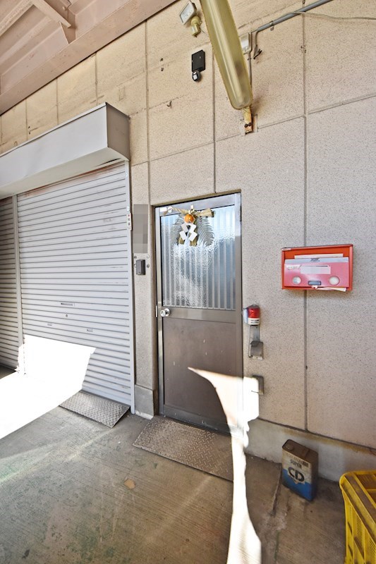 貸倉庫・作業所　八尾市 桂町６丁目　広さ延べ約２７３坪　駐車スペース・リフト付き　３棟セット貸し その他