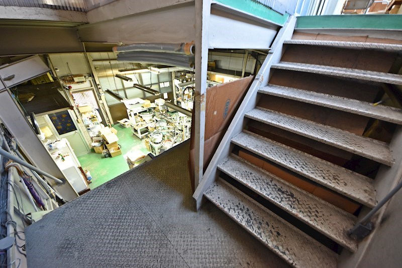 貸倉庫・作業所　八尾市 桂町６丁目　広さ延べ約２７３坪　駐車スペース・リフト付き　３棟セット貸し その他