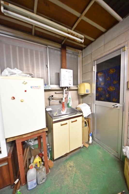 貸倉庫・作業所　八尾市 桂町６丁目　広さ延べ約２７３坪　駐車スペース・リフト付き　３棟セット貸し その他