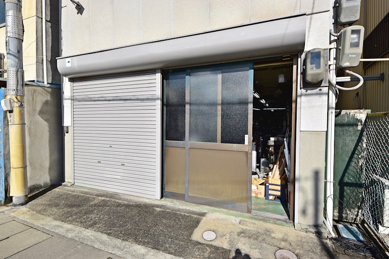 貸倉庫・作業所　八尾市 桂町６丁目　広さ延べ約２７３坪　駐車スペース・リフト付き　３棟セット貸し その他