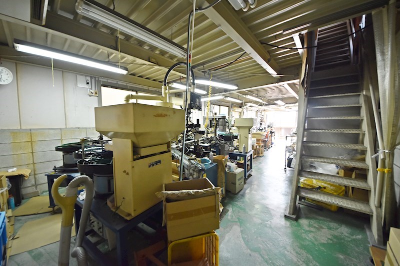 貸倉庫・作業所　八尾市 桂町６丁目　広さ延べ約２７３坪　駐車スペース・リフト付き　３棟セット貸し その他