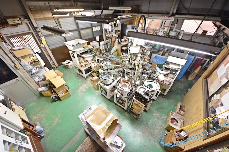 貸倉庫・作業所　八尾市 桂町６丁目　広さ延べ約２７３坪　駐車スペース・リフト付き　３棟セット貸し ベッドルーム