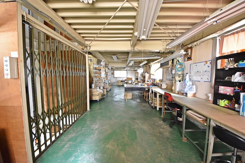 貸倉庫・作業所　八尾市 桂町６丁目　広さ延べ約２７３坪　駐車スペース・リフト付き　３棟セット貸し その他