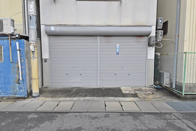 貸倉庫・作業所　八尾市 桂町６丁目　広さ延べ約２７３坪　駐車スペース・リフト付き　３棟セット貸し その他