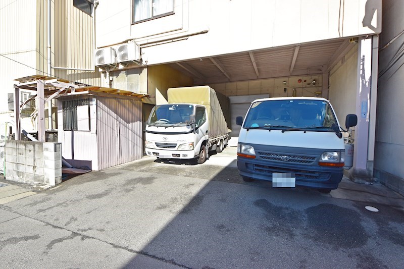 貸倉庫・作業所　八尾市 桂町６丁目　広さ延べ約２７３坪　駐車スペース・リフト付き　３棟セット貸し その他
