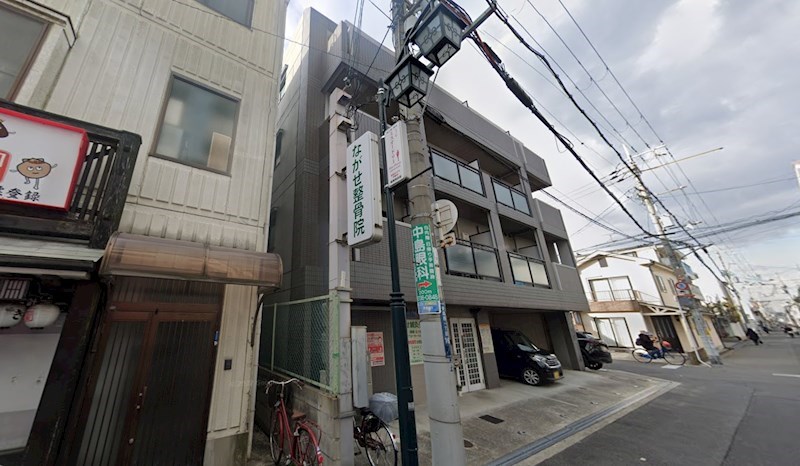 貸店舗・事務所　東大阪市 菱屋西１丁目　広さ約３０坪　駐車場２台分　路面店　スリーゼ菱屋西 玄関