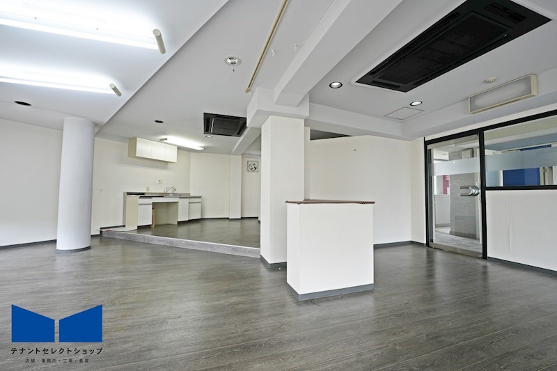 貸店舗・事務所　八尾市 本町４丁目　広さ約１８坪　パールナイン リビング