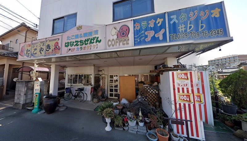 貸店舗・事務所　柏原市 旭ヶ丘３丁目　駐車スペース付き　一棟貸し 玄関