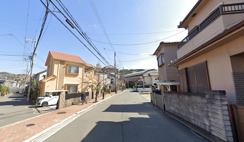 貸店舗・事務所　柏原市 旭ヶ丘３丁目　駐車スペース付き　一棟貸し ベッドルーム