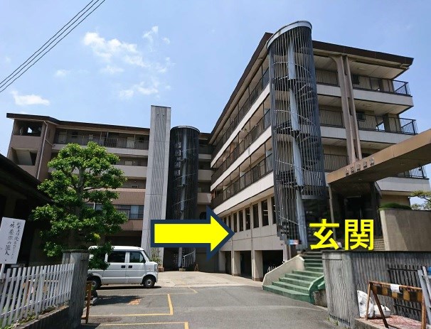 貸店舗・事務所　柏原市 片山町　広さ約３９坪　ワンフロア貸し 玄関