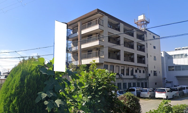 貸店舗・事務所　柏原市 片山町　広さ約３９坪　ワンフロア貸し ベランダ
