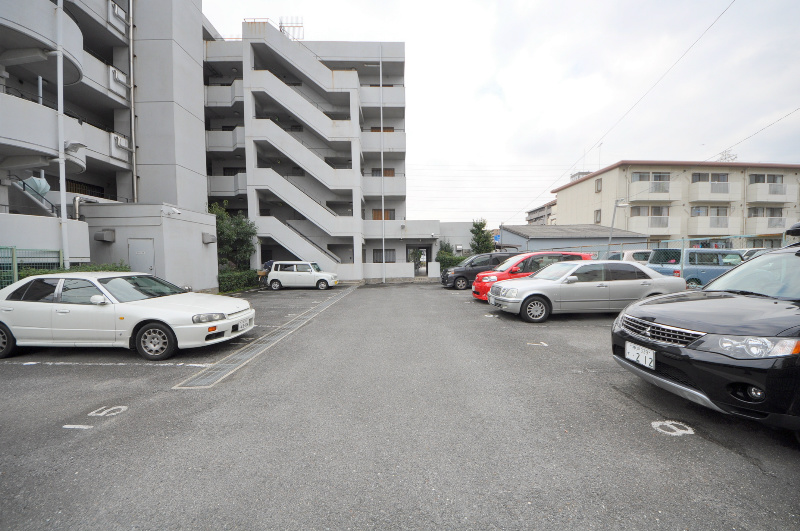 アンドユー植田 駐車場