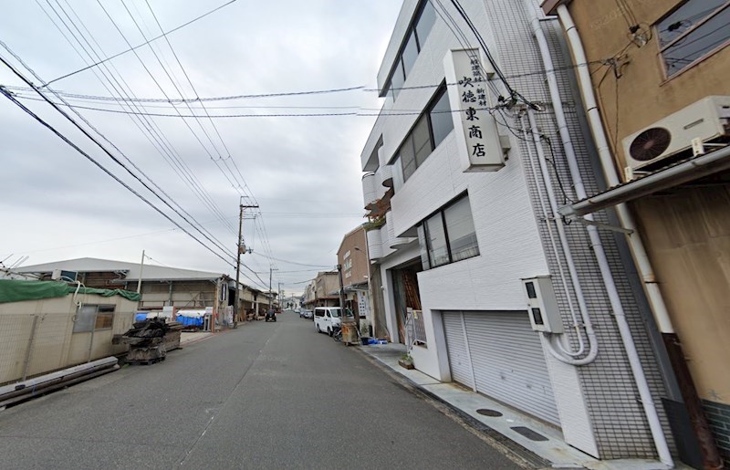 貸倉庫・事務所　摂津市 鳥飼銘木町　天井高約４.５ｍ　※１階、２階貸し リビング
