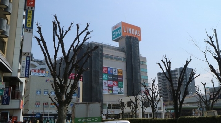 貸店舗・事務所　八尾市 光町１丁目　モデルルーム跡　広さ約１８７坪　路面店　リアライズ近鉄八尾駅前ビル ショッピング施設