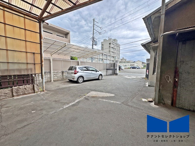 貸倉庫・事務所　八尾市 南本町３丁目　広さ約６３坪　駐車スペース付き　第一種住居地域 その他