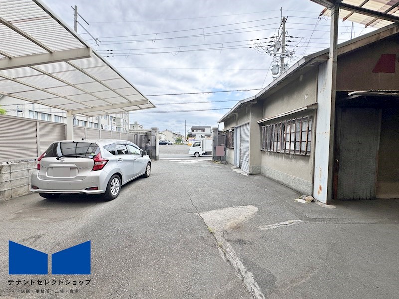 貸倉庫・事務所　八尾市 南本町３丁目　広さ約６３坪　駐車スペース付き　第一種住居地域 その他