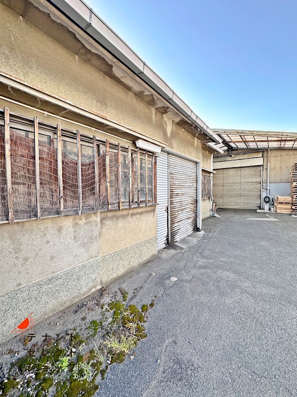 貸倉庫・事務所　八尾市 南本町３丁目　広さ約６３坪　駐車スペース付き　第一種住居地域 その他