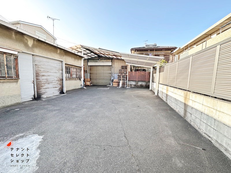 貸倉庫・事務所　八尾市 南本町３丁目　広さ約６３坪　駐車スペース付き　第一種住居地域 その他