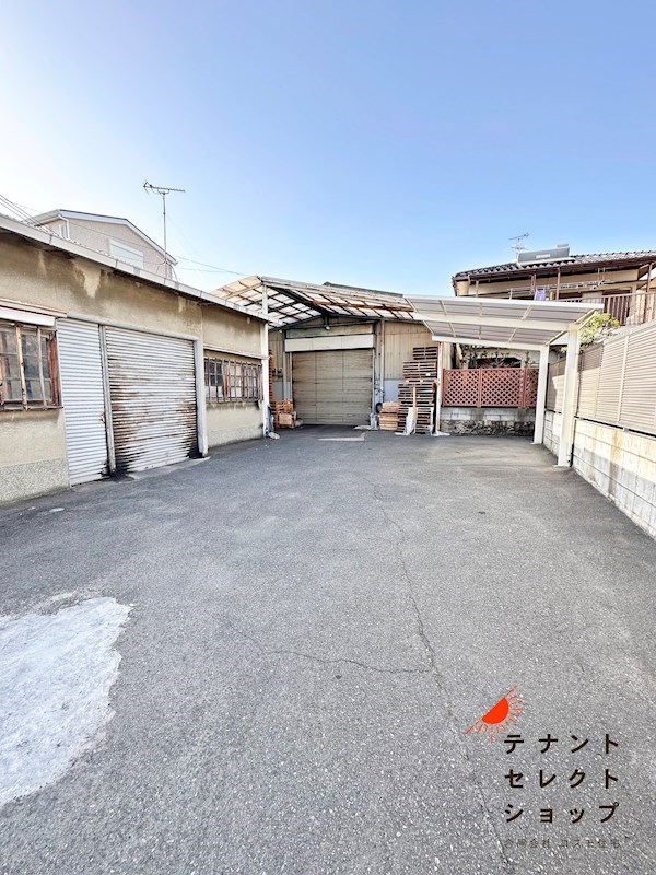 貸倉庫・事務所　八尾市 南本町３丁目　広さ約６３坪　駐車スペース付き　第一種住居地域 その他