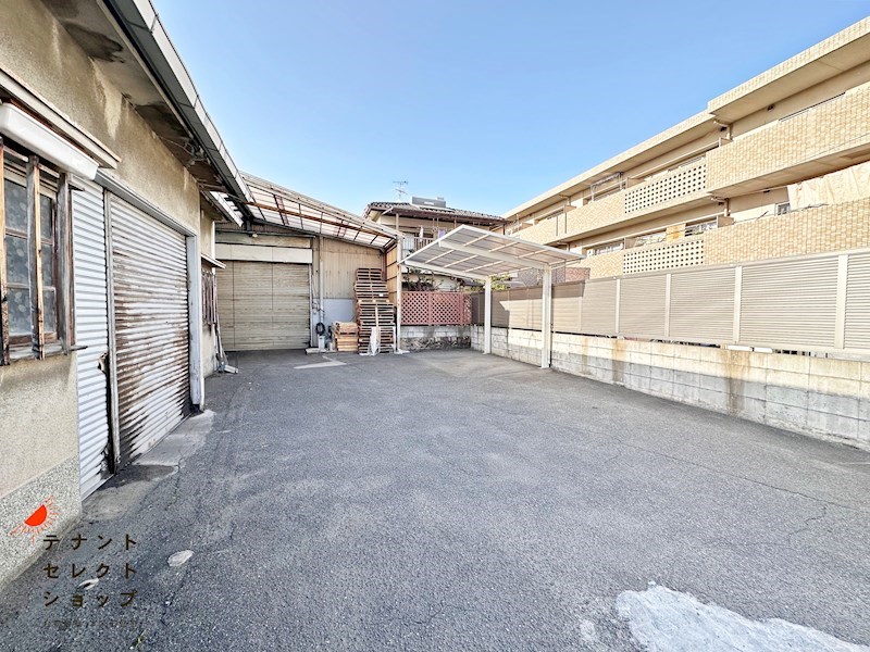 貸倉庫・事務所　八尾市 南本町３丁目　広さ約６３坪　駐車スペース付き　第一種住居地域 その他