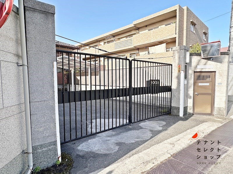 貸倉庫・事務所　八尾市 南本町３丁目　広さ約６３坪　駐車スペース付き　第一種住居地域 その他