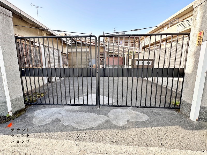 貸倉庫・事務所　八尾市 南本町３丁目　広さ約６３坪　駐車スペース付き　第一種住居地域 その他