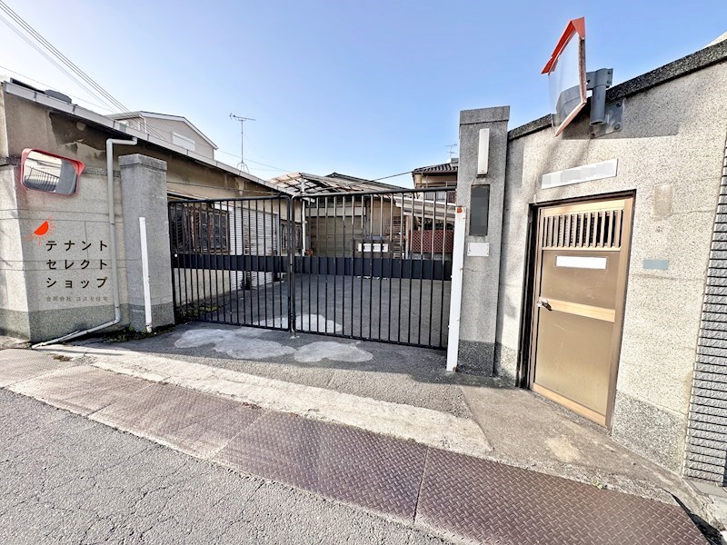 貸倉庫・事務所　八尾市 南本町３丁目　広さ約６３坪　駐車スペース付き　第一種住居地域 その他