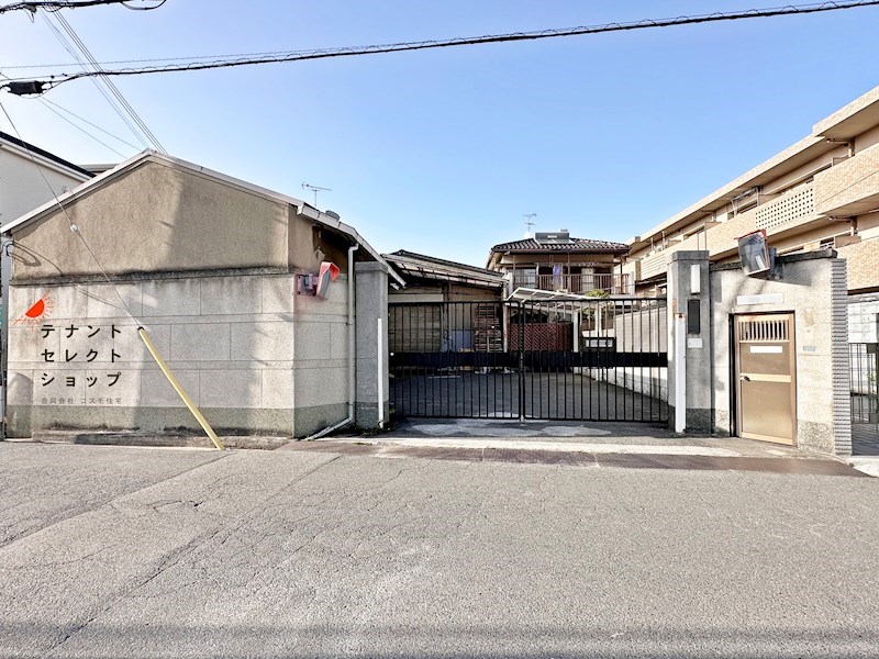 貸倉庫・事務所　八尾市 南本町３丁目　広さ約６３坪　駐車スペース付き　第一種住居地域 その他