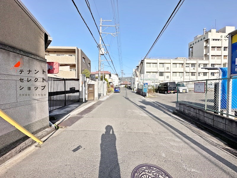 貸倉庫・事務所　八尾市 南本町３丁目　広さ約６３坪　駐車スペース付き　第一種住居地域 その他