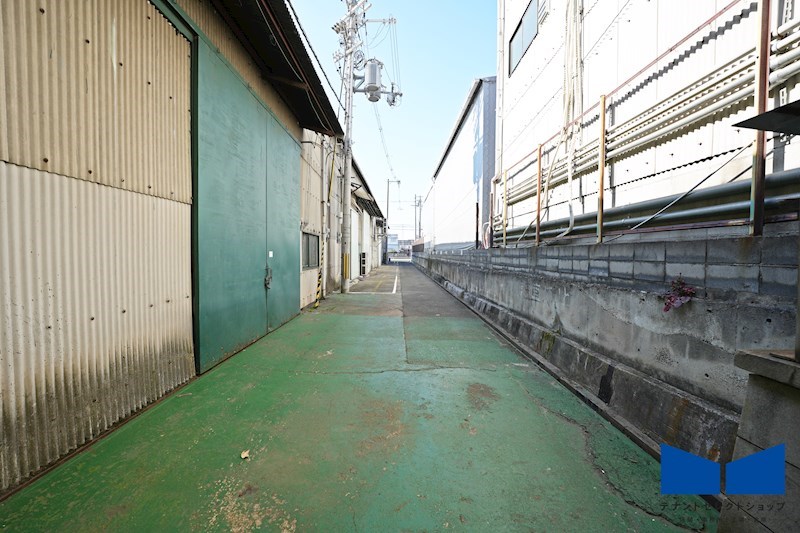 貸工場・倉庫　八尾市 福栄町１丁目　広さ約９６坪　平屋建て工場 ベランダ